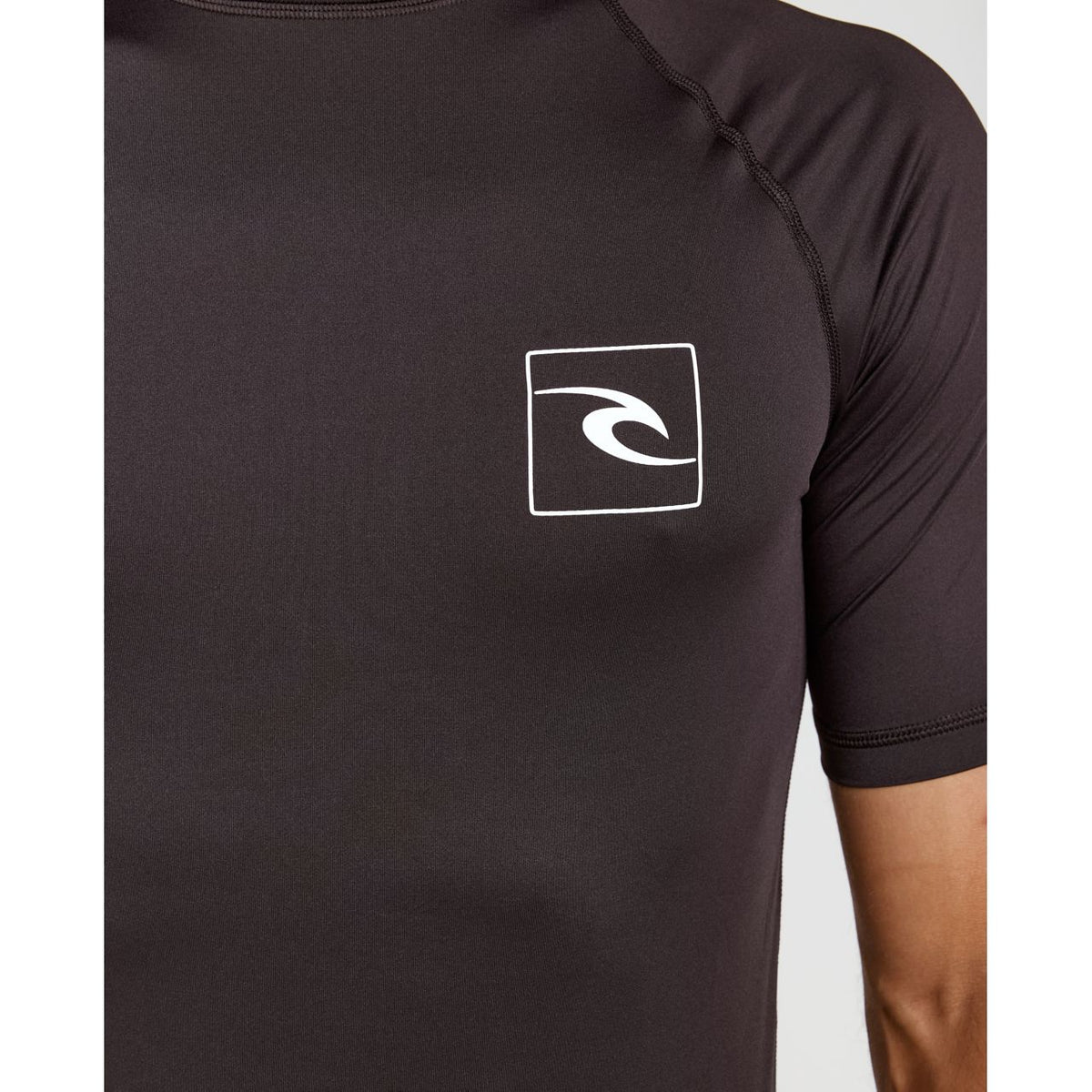 Rip Curl Streamline UPF Rašgard Kratkih Rukava (muški) – slika 12