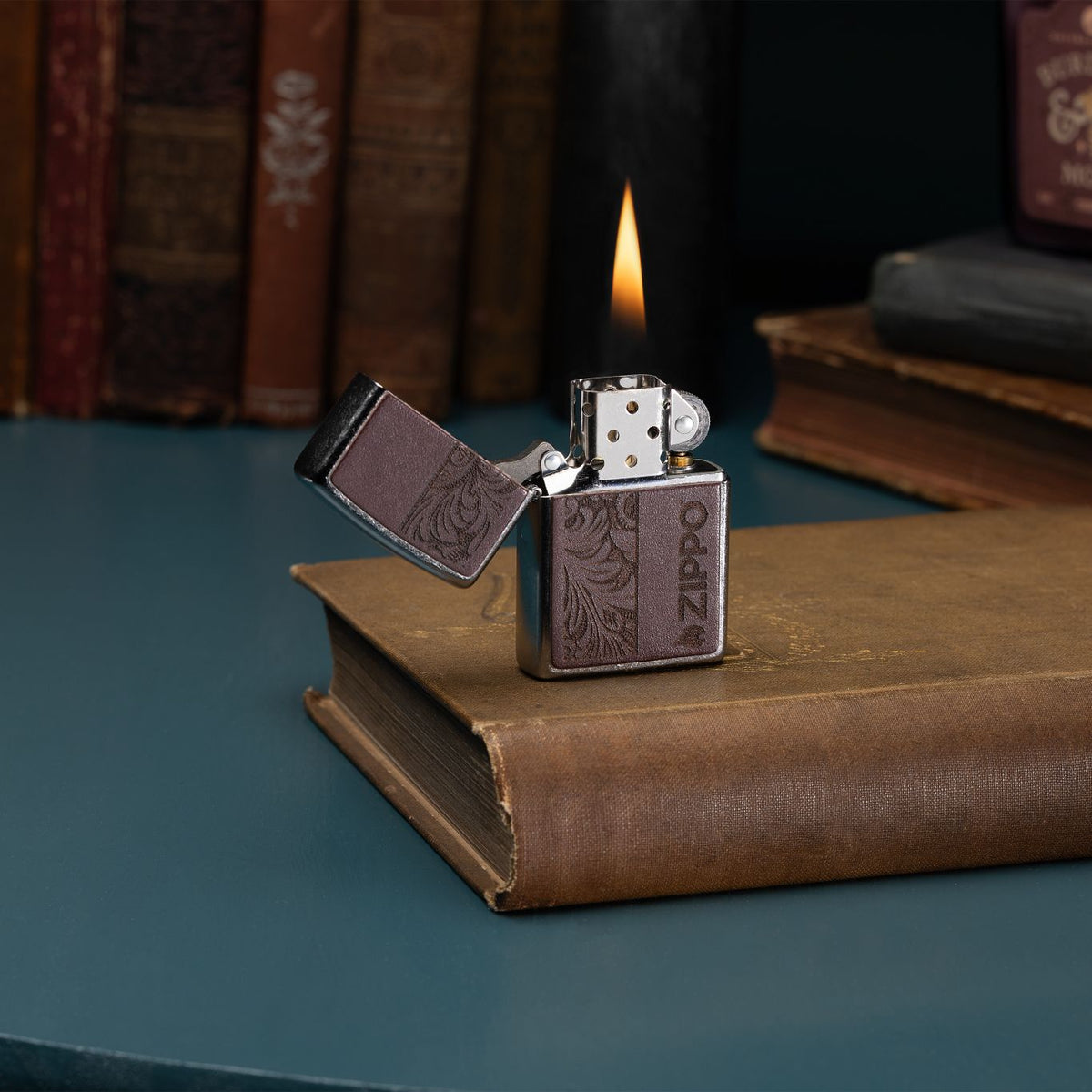 Zippo Upaljač 46920 Leather Emblem Design – slika 2