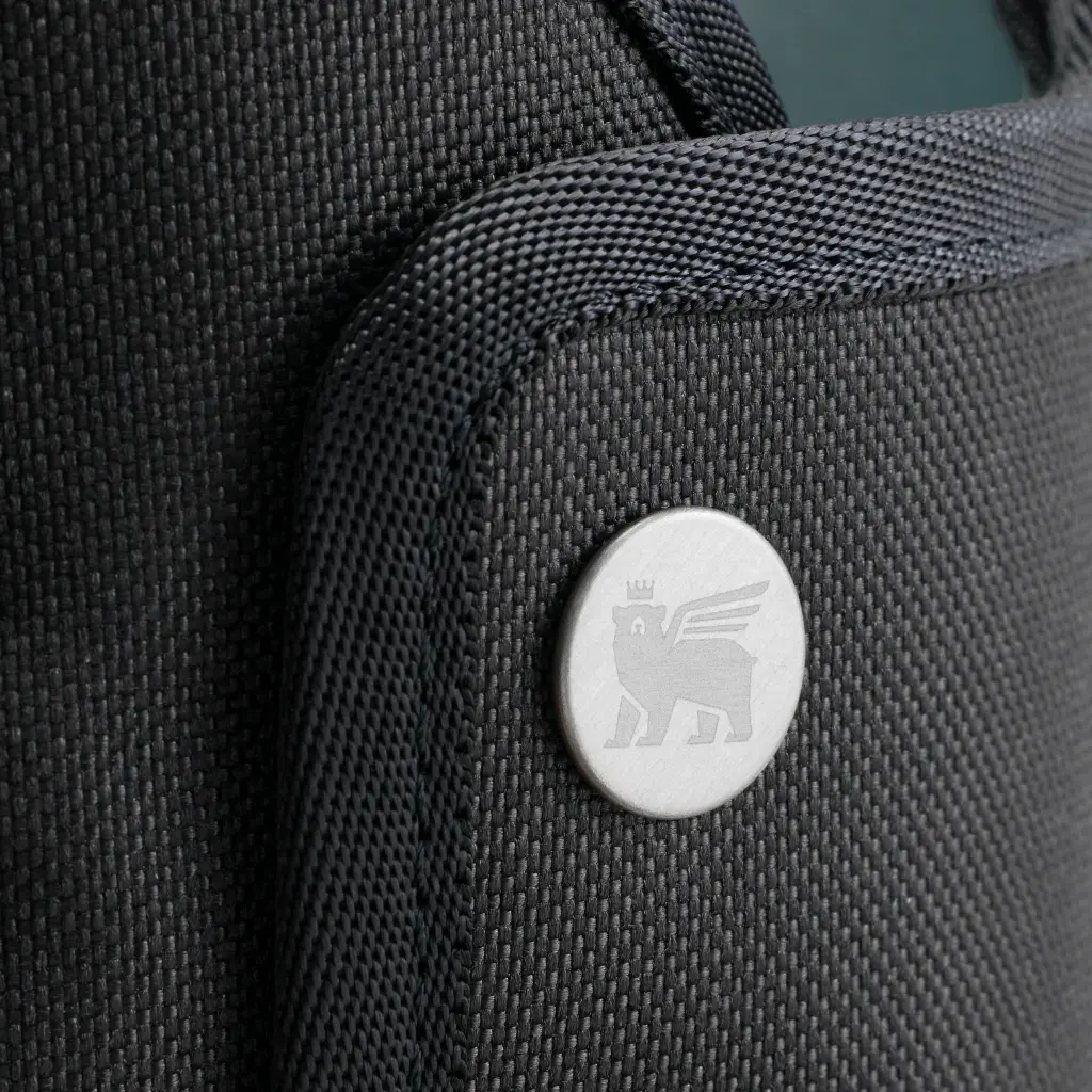 Web_PNG_Square-TheQuencherCompanionSling40OZ-Black-Detail.webp