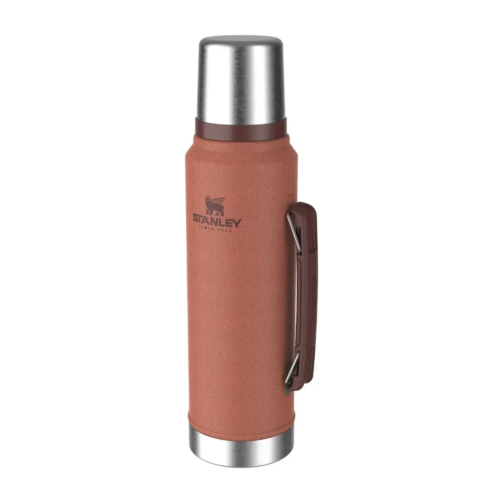 Web_PNG_Square-Stanley-CountrySpecificUSPs-TheLegendaryClassicBottle1.0L-1.1QT-HammertoneClay-8_1800x1800.webp